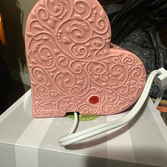 Scentsy Sweet Heart Warmer in Pink - Picture 2 of 3